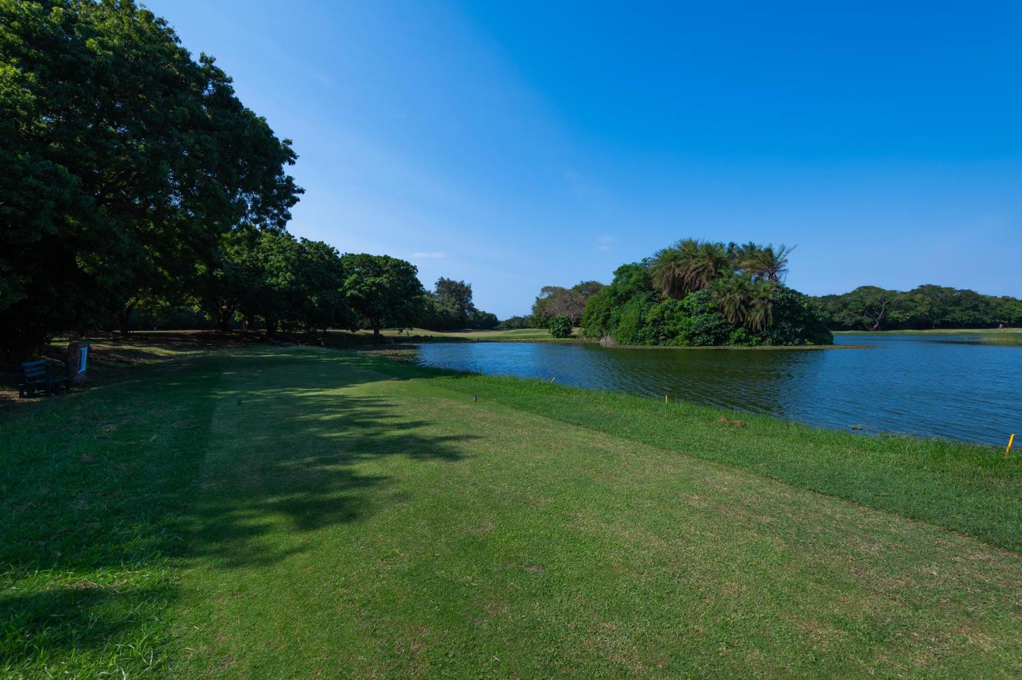 Diamonds Leisure Beach & Golf Resort Диани Бийч Екстериор снимка View of the lake