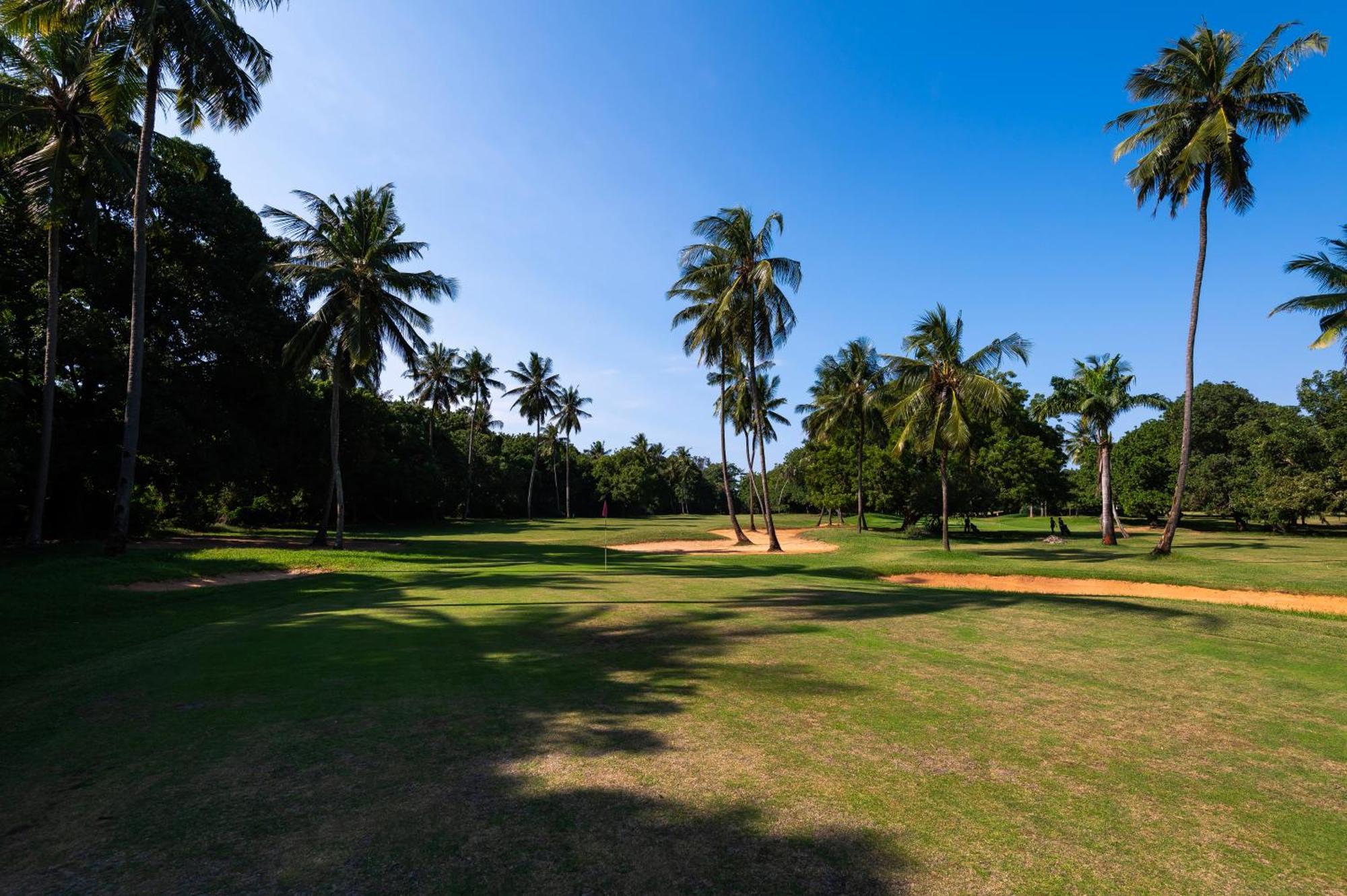 Diamonds Leisure Beach & Golf Resort Диани Бийч Екстериор снимка Royal Colombo Golf Club