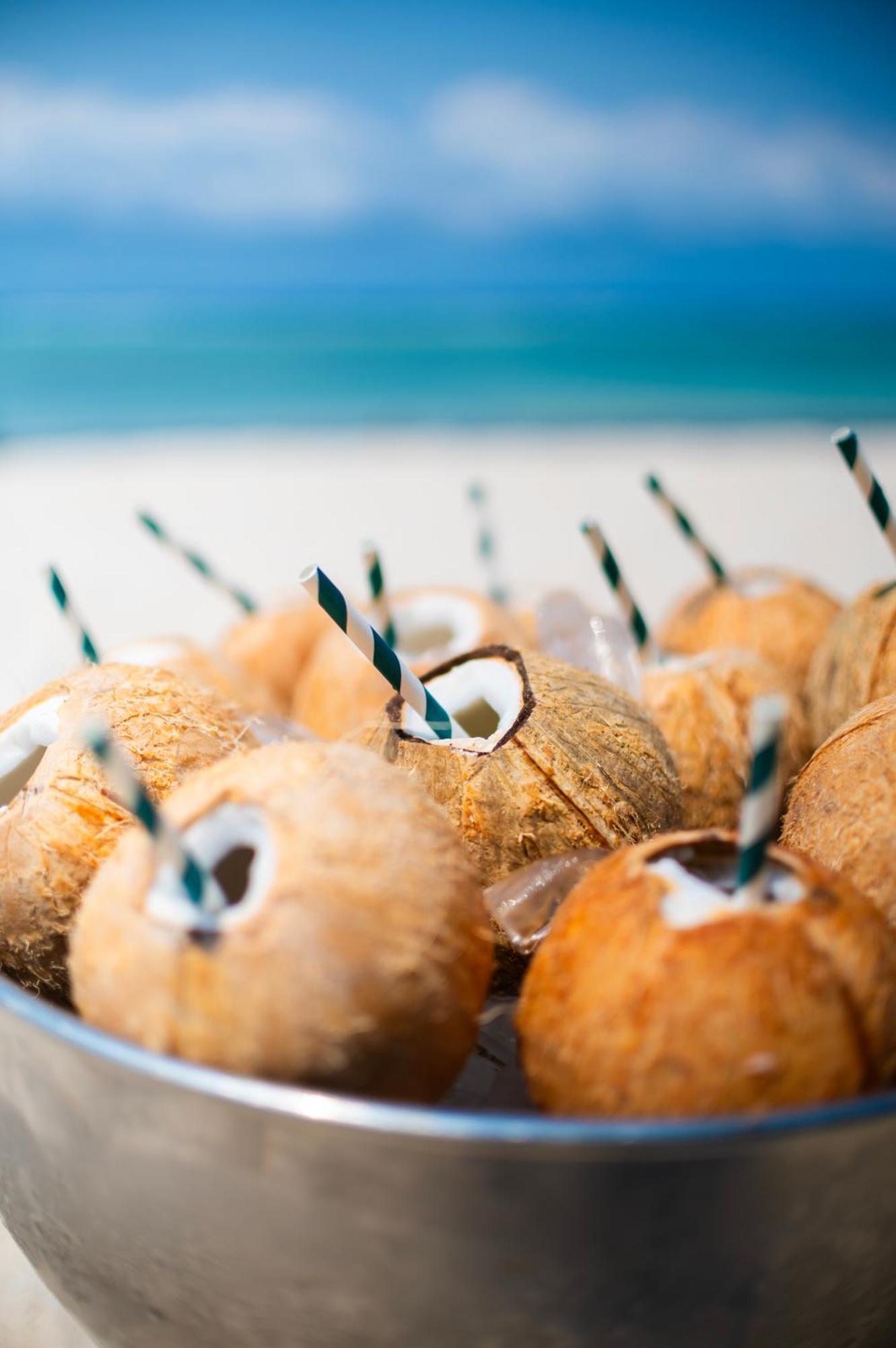 Diamonds Leisure Beach & Golf Resort Диани Бийч Екстериор снимка Coconut water