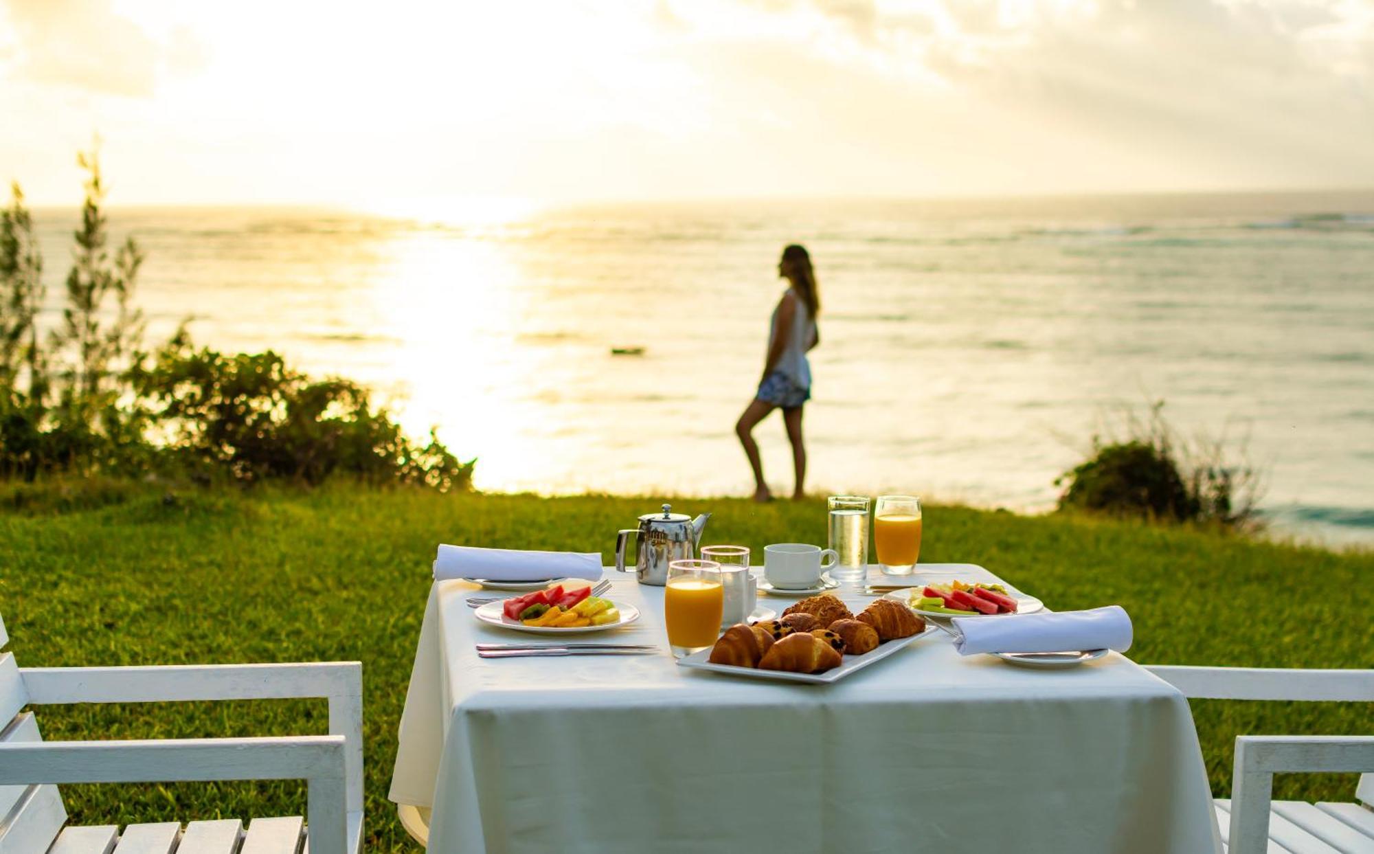 Diamonds Leisure Beach & Golf Resort Диани Бийч Екстериор снимка Breakfast at the Beach