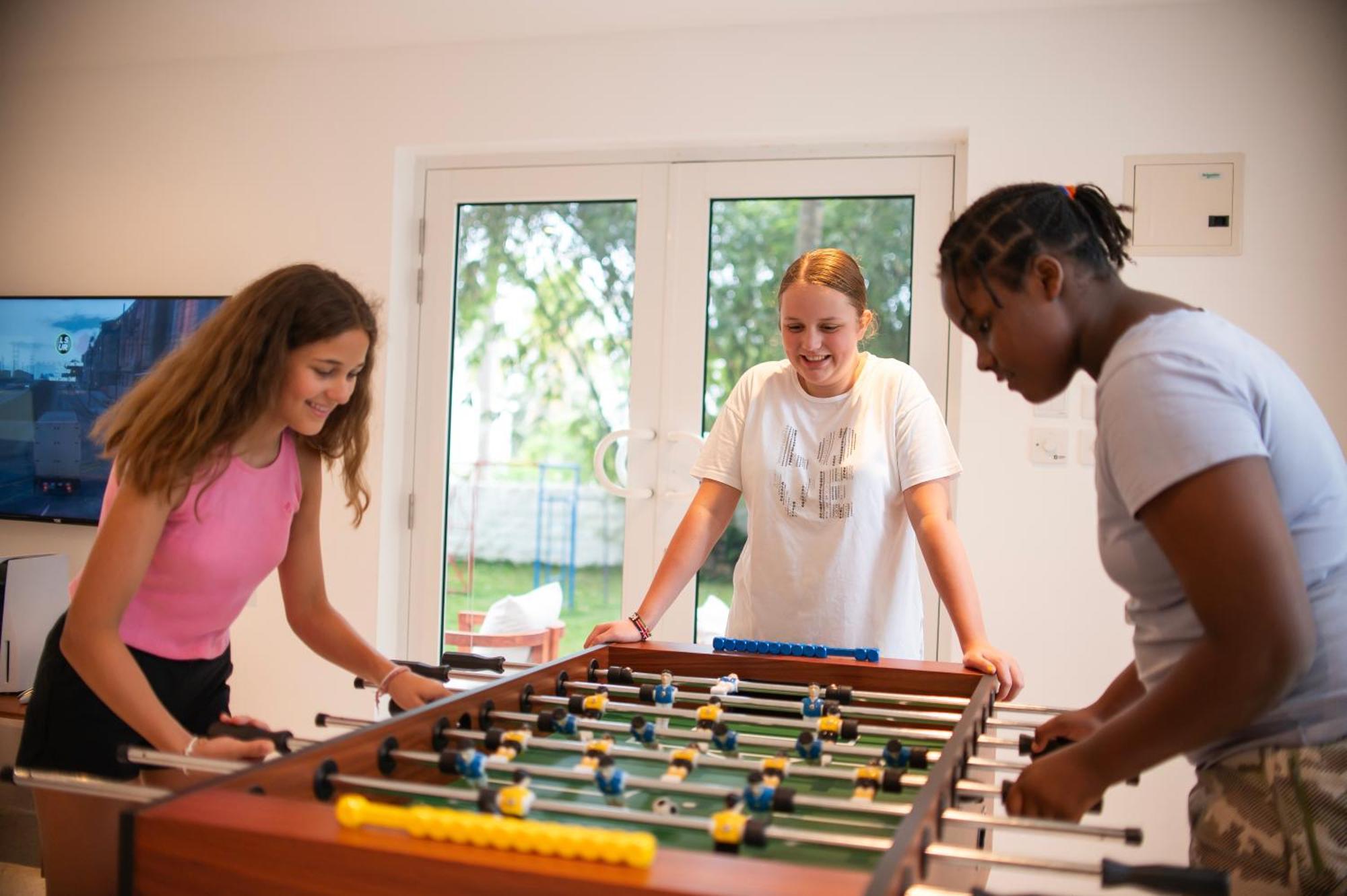Diamonds Leisure Beach & Golf Resort Диани Бийч Екстериор снимка Table football