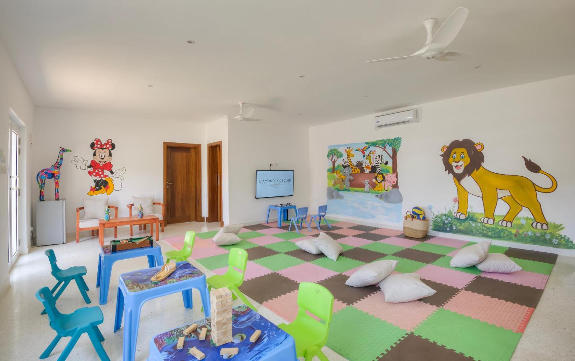 Diamonds Leisure Beach & Golf Resort Диани Бийч Екстериор снимка Childcare centre