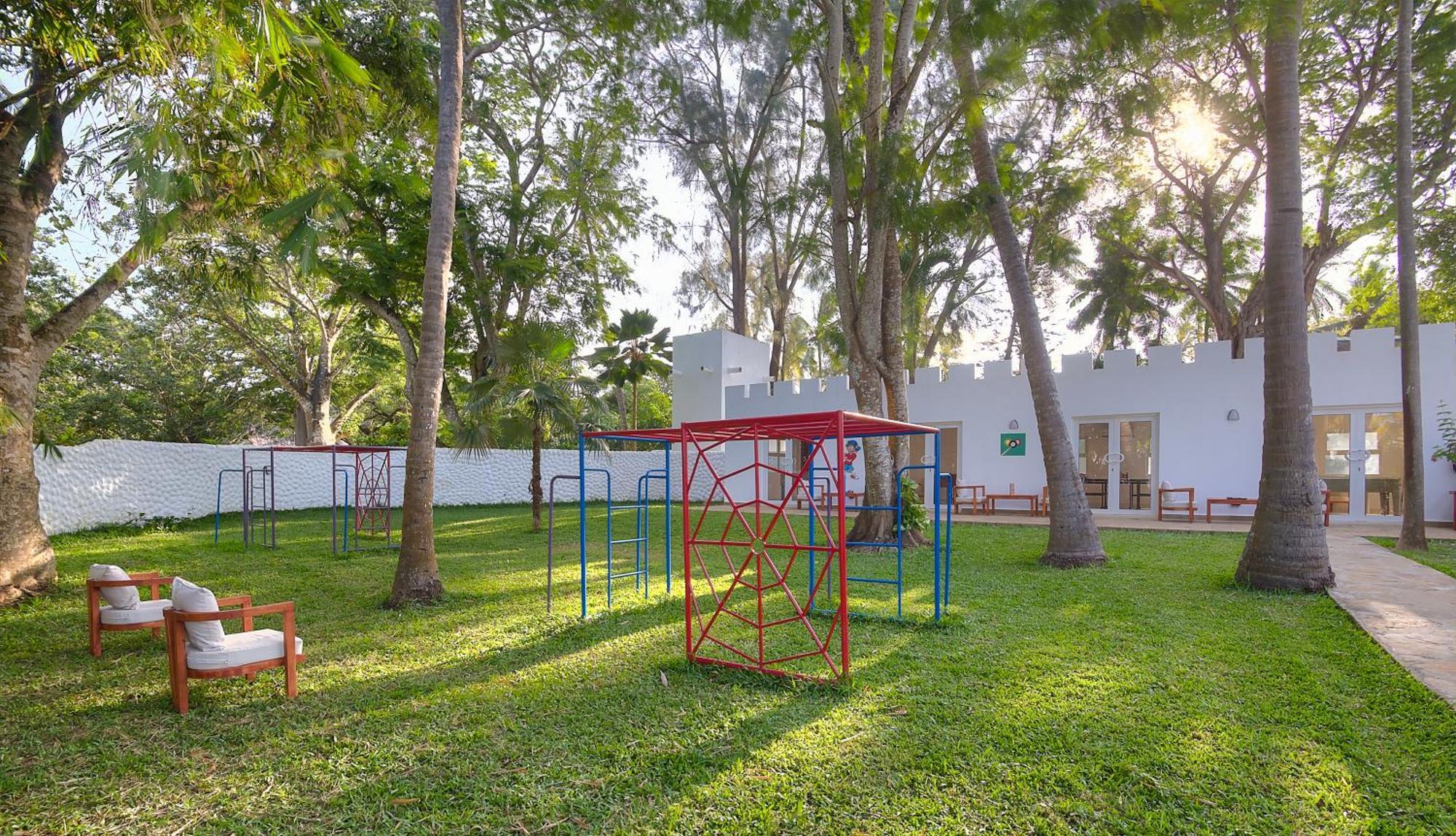 Diamonds Leisure Beach & Golf Resort Диани Бийч Екстериор снимка Playground