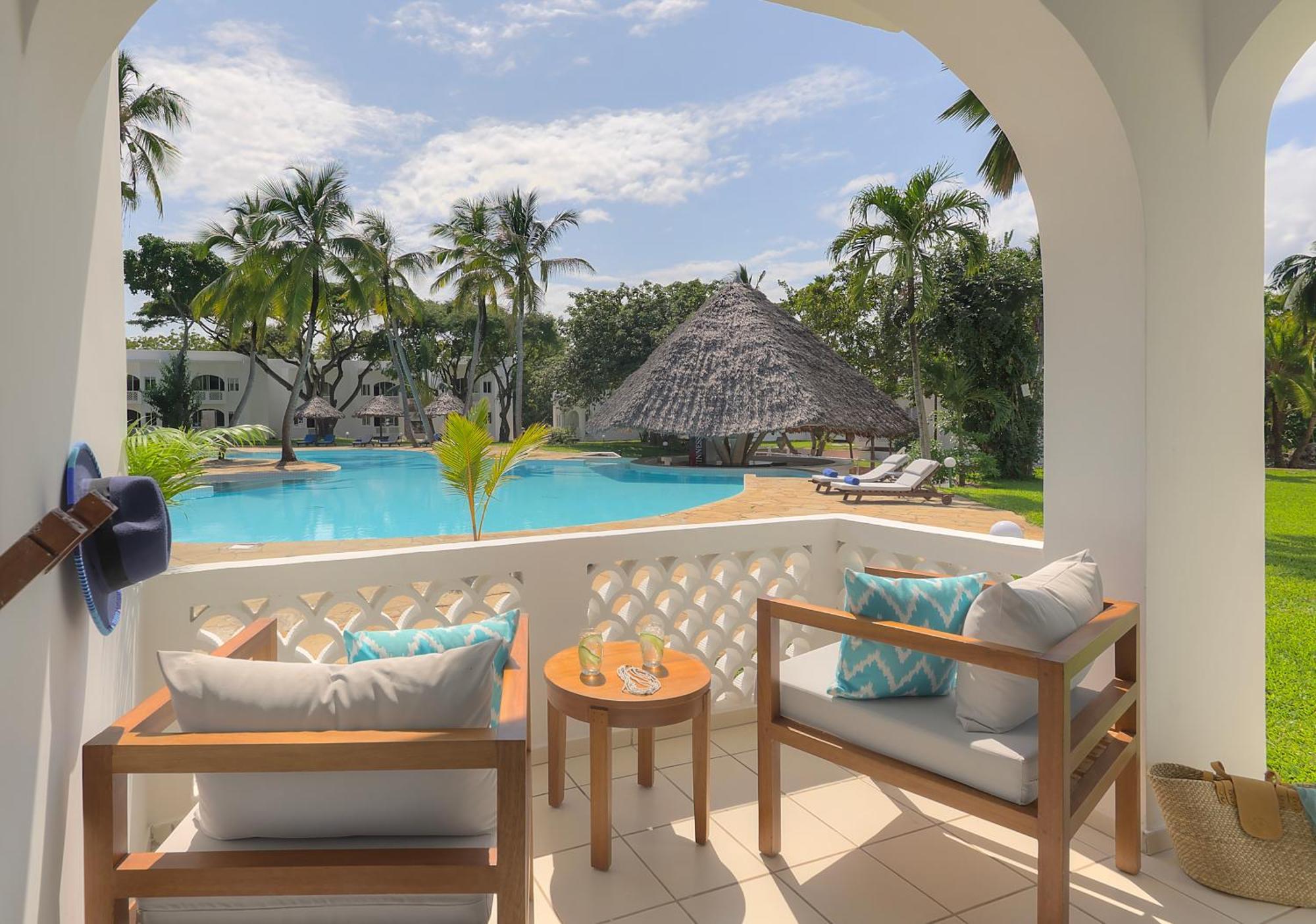 Diamonds Leisure Beach & Golf Resort Диани Бийч Екстериор снимка The Tides Hotel