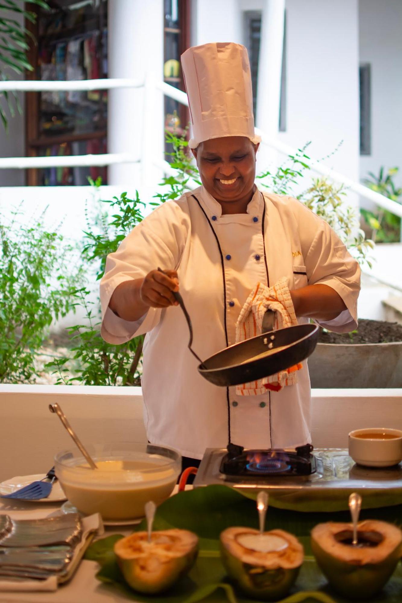 Diamonds Leisure Beach & Golf Resort Диани Бийч Екстериор снимка A chef cooking